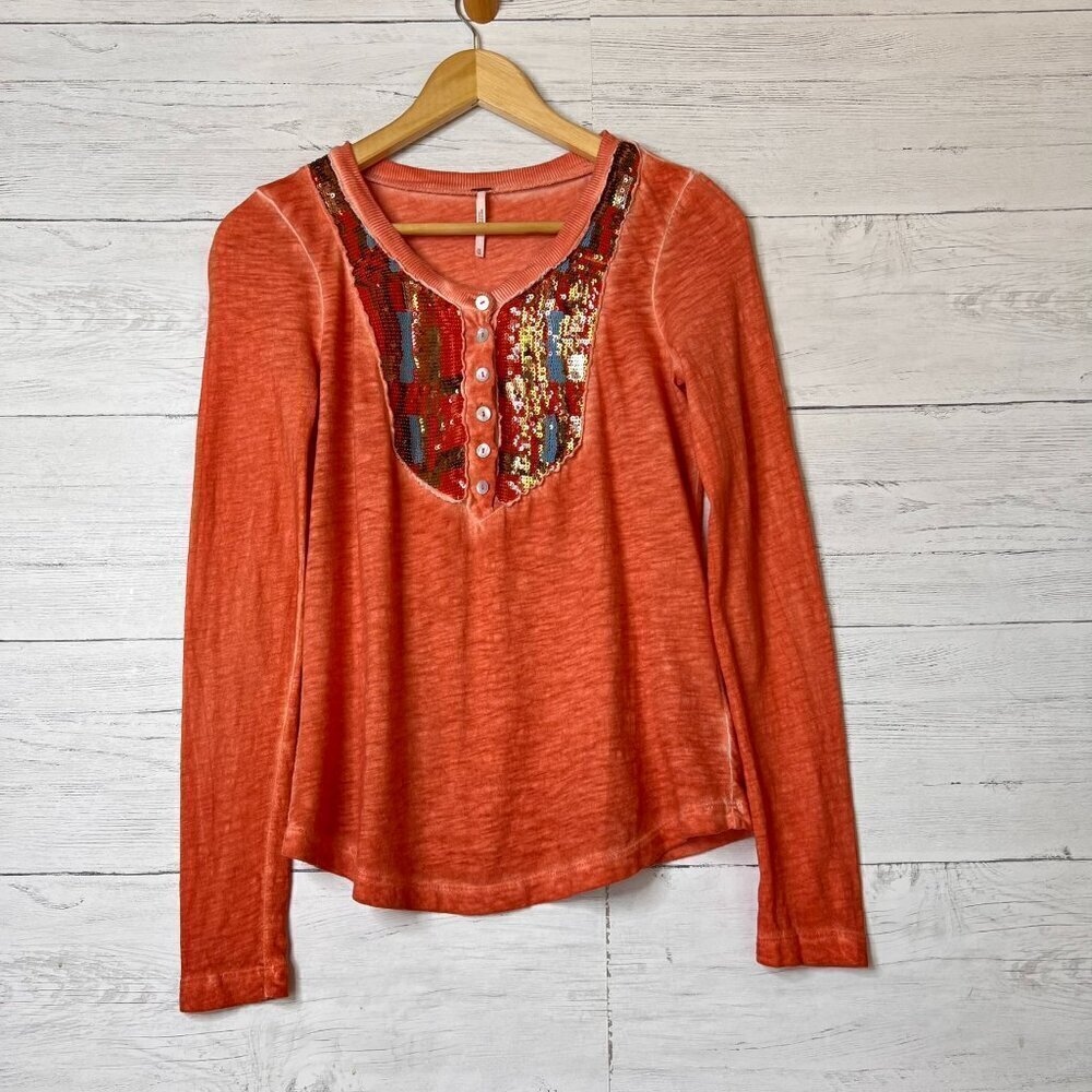 Free People Top Womens SZ XS Coral Tiger Eyes Sequin Long Sleeve Henley Bohemian